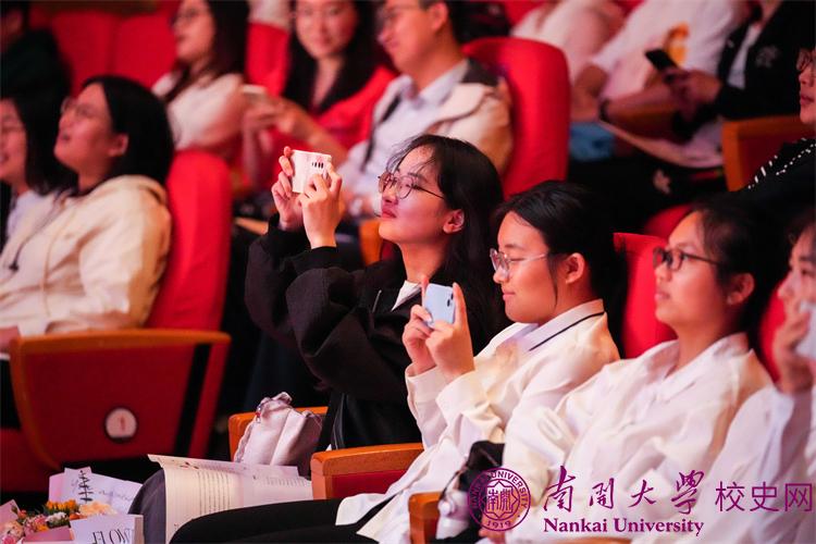 南开师生原创话剧《周恩来回南开》浓情首演