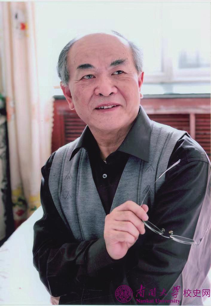 以哲学的方式为现实服务——从《陈晏清精选集》看治学之道